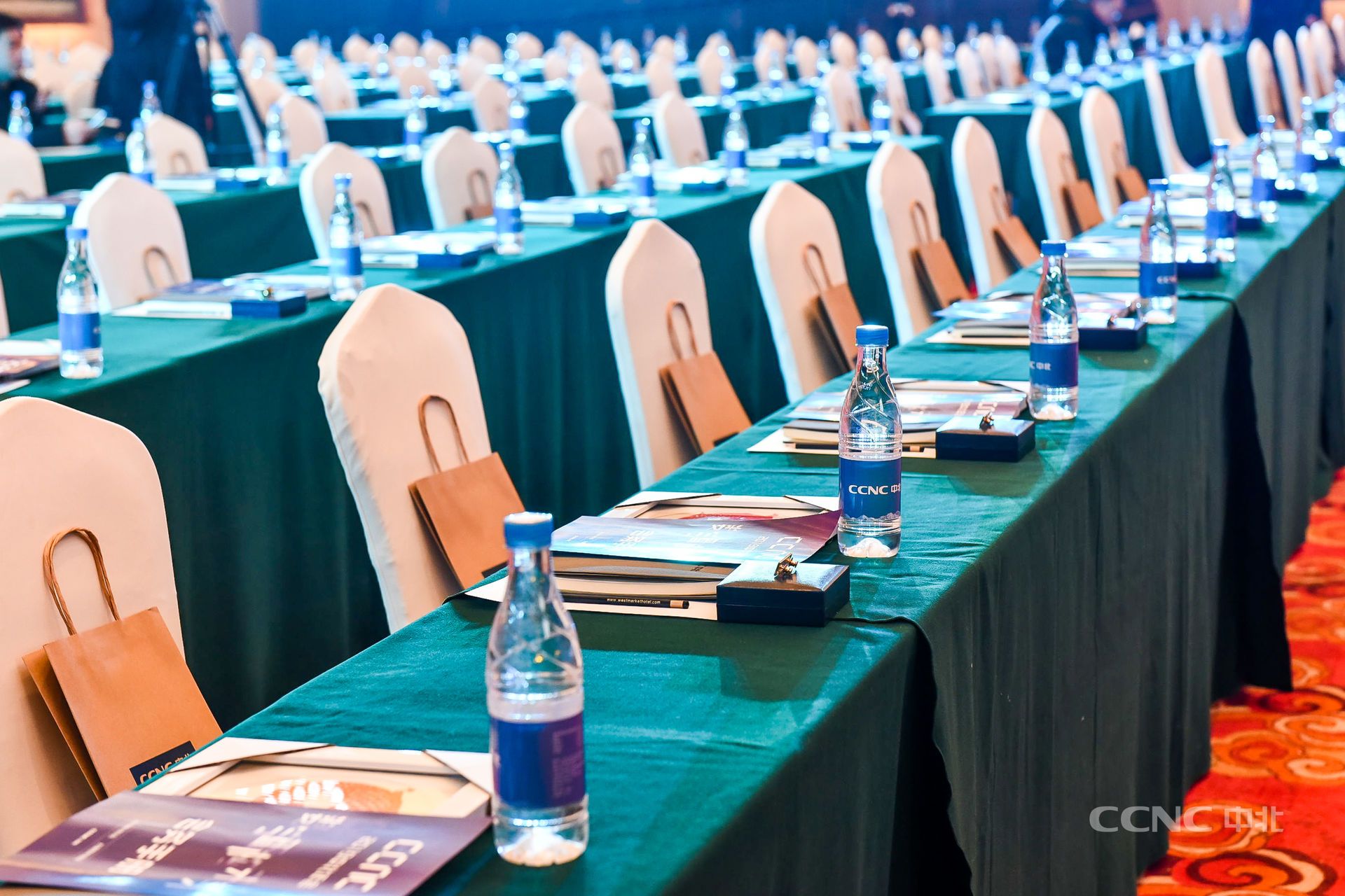 1576651246097093501.jpg vbox9081_LIH_6937_082426_small.jpg