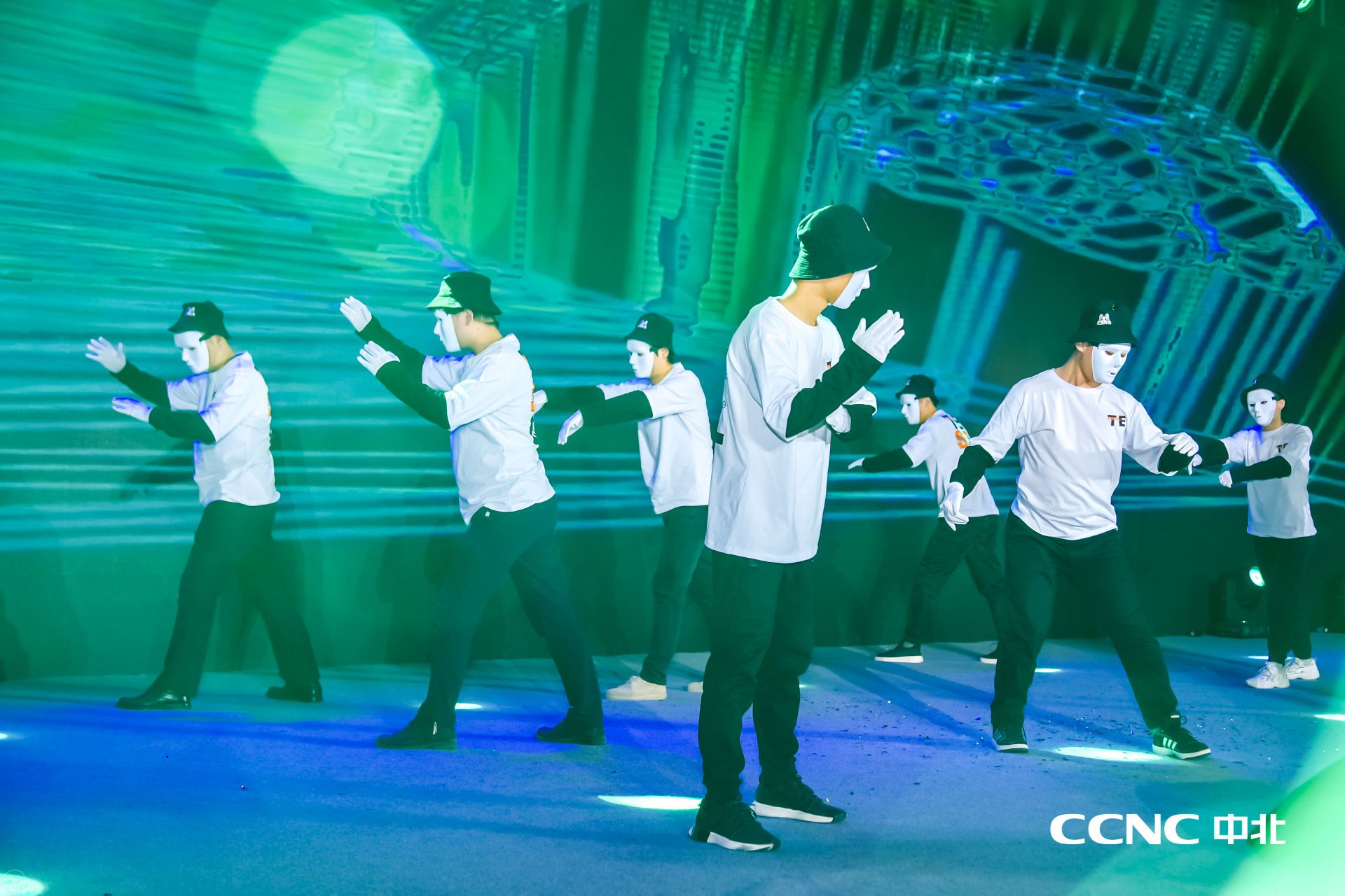 1578989367749098104.jpg 假面.jpg